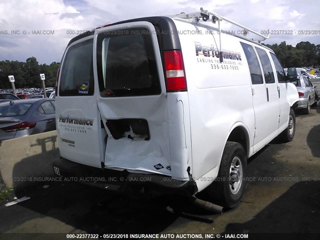 1GCWGFBA6D1133618 - 2013 CHEVROLET EXPRESS G2500  WHITE photo 4