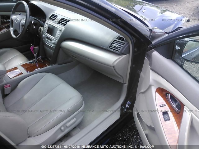 4T1BK3EK8AU112355 - 2010 TOYOTA CAMRY SE/LE/XLE BLACK photo 5