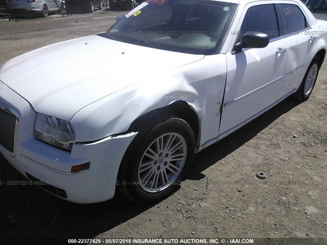 2C3CA1CV7AH329593 - 2010 CHRYSLER 300 TOURING WHITE photo 6