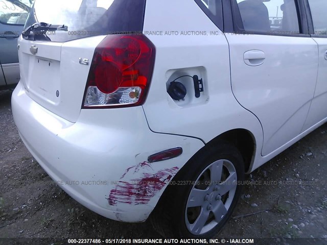 KL1TD66698B247931 - 2008 CHEVROLET AVEO LS WHITE photo 6