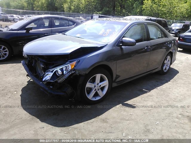 4T1BF1FK8EU794912 - 2014 TOYOTA CAMRY L/SE/LE/XLE 灰色 照片 2