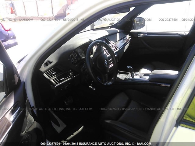 5UXZV8C57DL426527 - 2013 BMW X5 XDRIVE50I Blanc photo 5