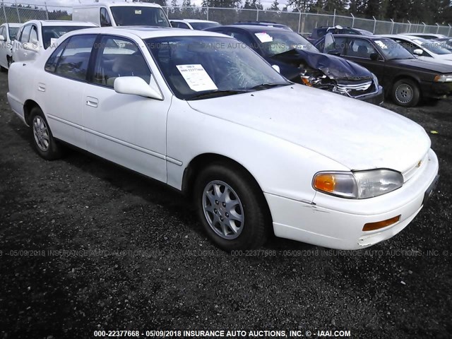 4T1BG12K9TU669725 - 1996 TOYOTA CAMRY DX/LE/XLE WHITE photo 1