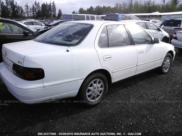 4T1BG12K9TU669725 - 1996 TOYOTA CAMRY DX/LE/XLE WHITE photo 4