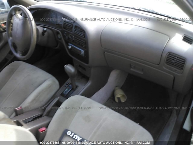 4T1BG12K9TU669725 - 1996 TOYOTA CAMRY DX/LE/XLE თეთრი ფოტო 5