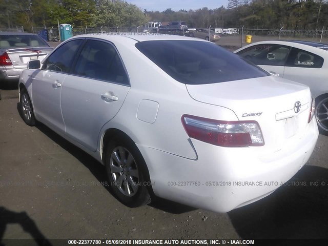 JTNBB46K983047388 - 2008 TOYOTA CAMRY HYBRID WHITE photo 3