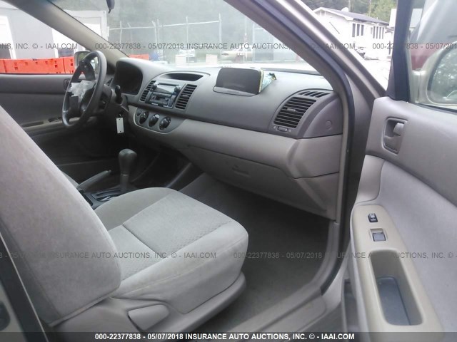 4T1BE32K93U243583 - 2003 TOYOTA CAMRY LE/XLE/SE GOLD photo 5