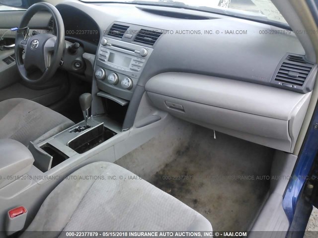 4T1BF3EK9BU648799 - 2011 TOYOTA CAMRY SE/LE/XLE BLUE photo 5