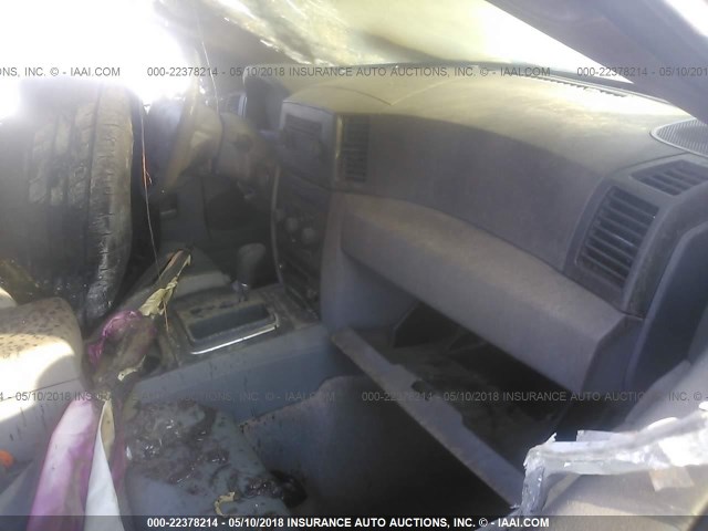 1J4GR48K55C539781 - 2005 JEEP GRAND CHEROKEE LAREDO/COLUMBIA/FREEDOM თეთრი ფოტო 5