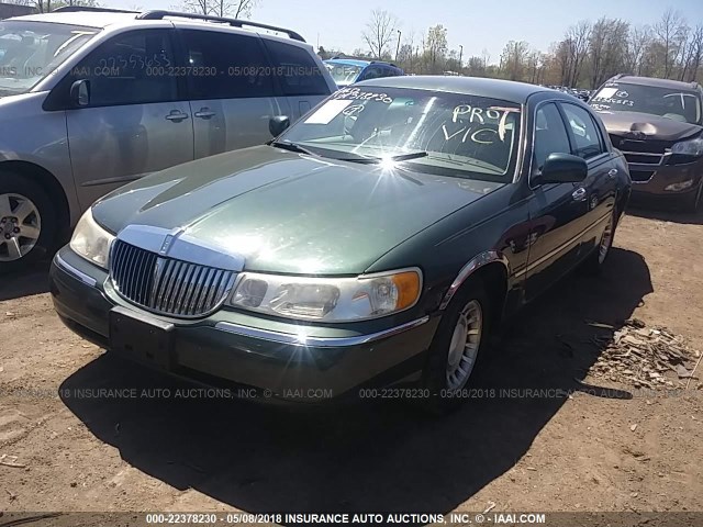 1LNHM81W01Y630060 - 2001 LINCOLN TOWN CAR EXECUTIVE GREEN photo 2