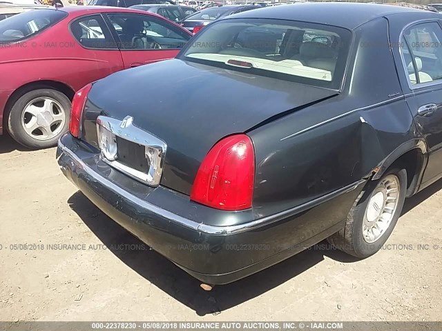 1LNHM81W01Y630060 - 2001 LINCOLN TOWN CAR EXECUTIVE GREEN photo 6