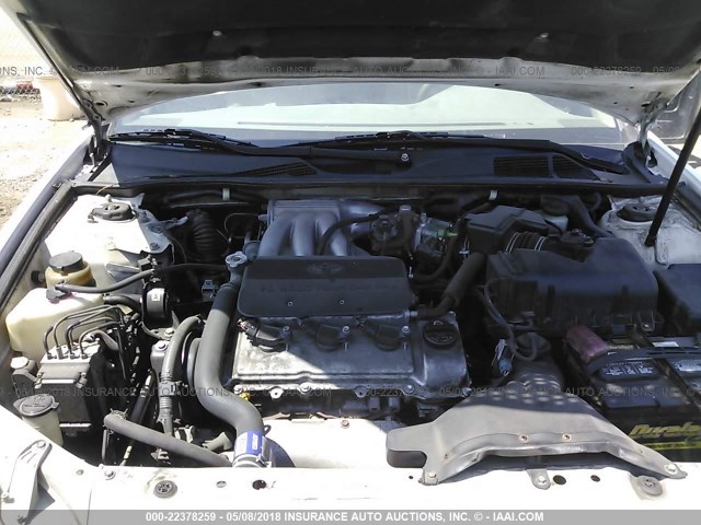 4T1BF30K82U007103 - 2002 TOYOTA CAMRY LE/XLE/SE თეთრი ფოტო 10