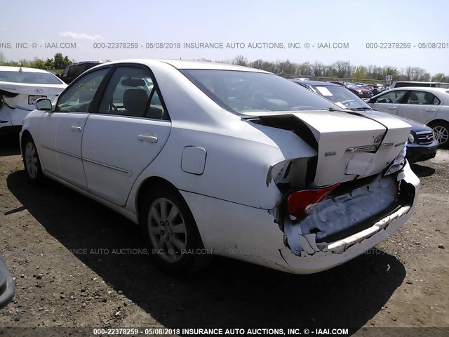 4T1BF30K82U007103 - 2002 TOYOTA CAMRY LE/XLE/SE თეთრი ფოტო 3