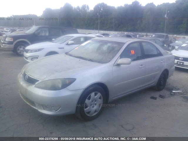 4T1BE32KX5U389624 - 2005 TOYOTA CAMRY LE/XLE/SE 银色 照片 2