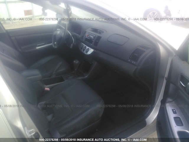 4T1BE32KX5U389624 - 2005 TOYOTA CAMRY LE/XLE/SE 银色 照片 5