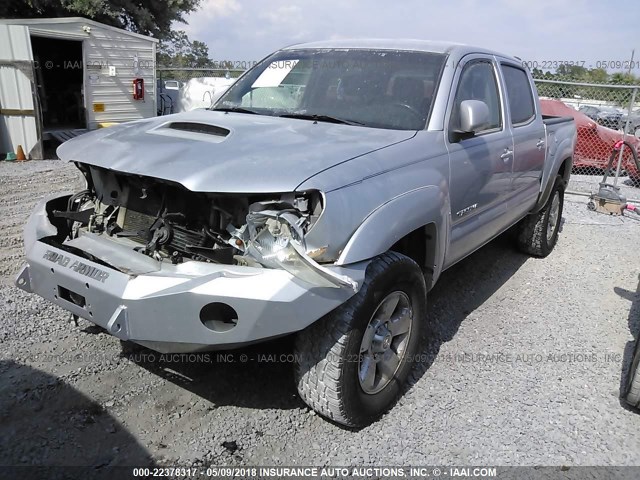 5TELU42N17Z429823 - 2007 TOYOTA TACOMA DOUBLE CAB ვერცხლისფერი ფოტო 2