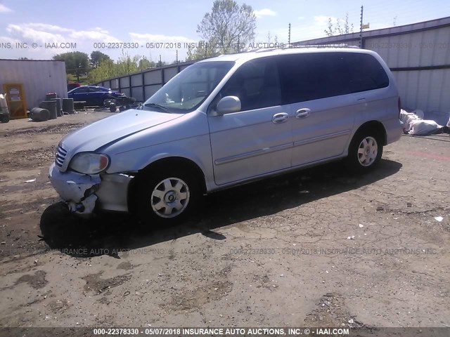 KNDUP131026234050 - 2002 KIA SEDONA EX/LX SILVER photo 2