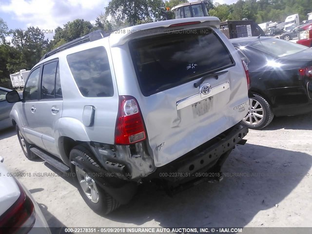 JTEZU14R470096585 - 2007 TOYOTA 4RUNNER SR5/SPORT SILVER photo 3