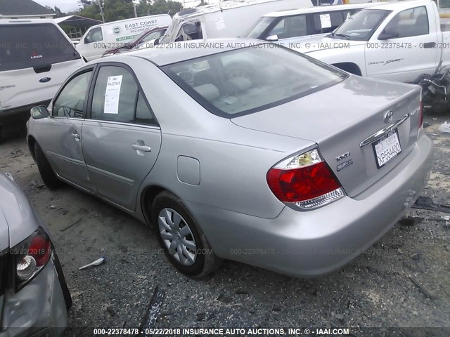 4T1BE30K26U119808 - 2006 TOYOTA CAMRY LE/XLE/SE ვერცხლისფერი ფოტო 3
