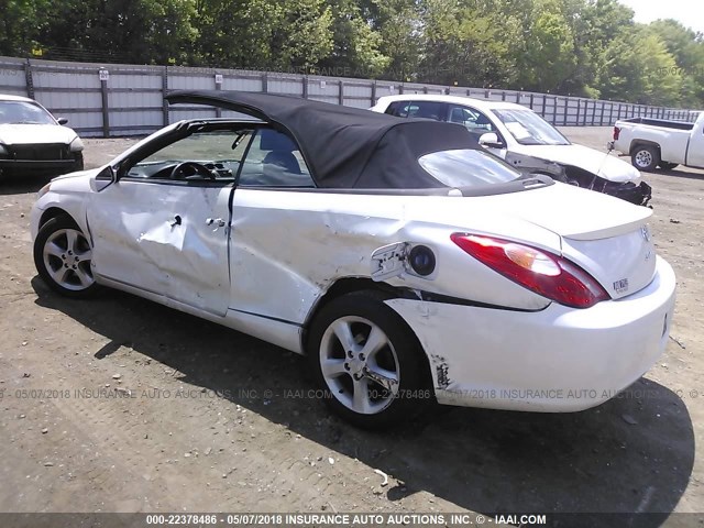 4T1FA38P85U049727 - 2005 TOYOTA CAMRY SOLARA SE/SLE WHITE photo 3