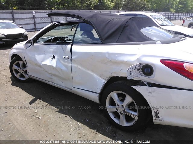 4T1FA38P85U049727 - 2005 TOYOTA CAMRY SOLARA SE/SLE WHITE photo 6