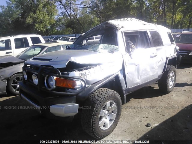 JTEBU11F470091611 - 2007 TOYOTA FJ CRUISER SILVER photo 2