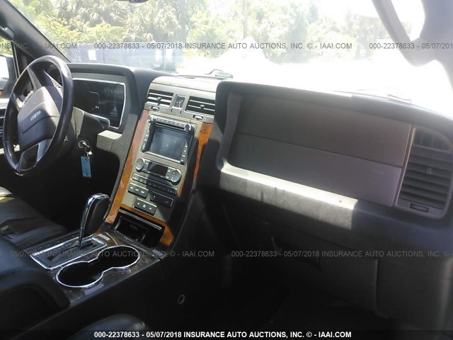 5LMJJ2J56BEJ08936 - 2011 LINCOLN NAVIGATOR 黑色 照片 5