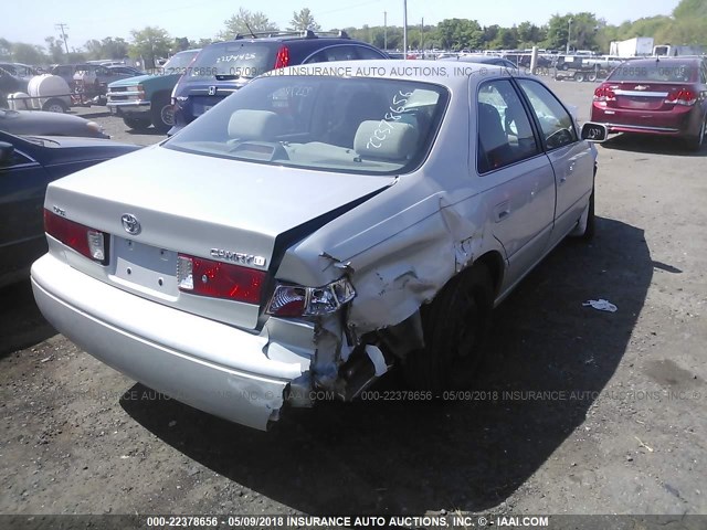 4T1BG22K11U089792 - 2001 TOYOTA CAMRY CE/LE/XLE 银色 照片 4