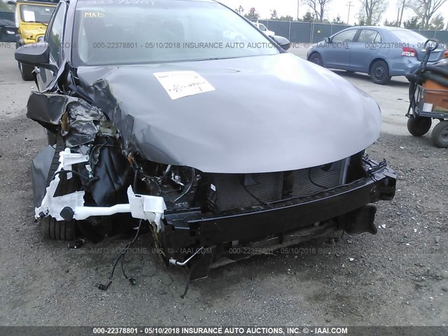 4T1BF1FK5HU406877 - 2017 TOYOTA CAMRY LE/XLE/SE/XSE ნაცრისფერი ფოტო 6