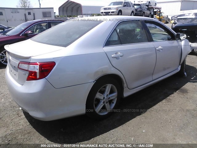 4T1BF1FK4DU223125 - 2013 TOYOTA CAMRY L/SE/LE/XLE SILVER photo 4