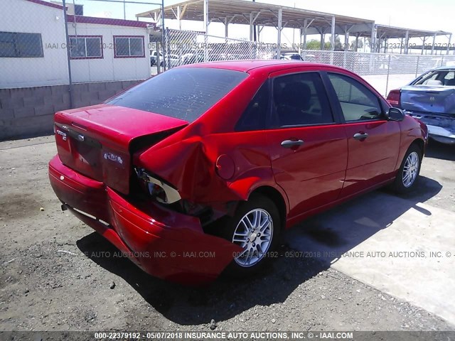 1FAFP34NX7W130314 - 2007 FORD FOCUS ZX4/S/SE/SES 红色 照片 4