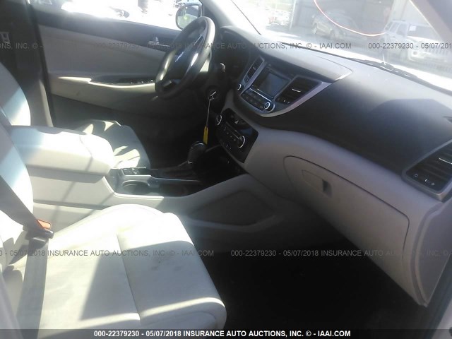 KM8J3CA42GU064103 - 2016 HYUNDAI TUCSON LIMITED/SPORT AND ECO/SE WHITE photo 5