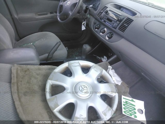 4T1BE32KX3U213198 - 2003 TOYOTA CAMRY LE/XLE/SE თეთრი ფოტო 5