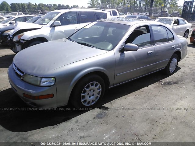 JN1CA21D8WT528578 - 1998 NISSAN MAXIMA GLE/GXE/SE SILVER photo 2