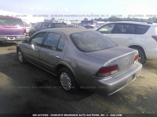 JN1CA21D8WT528578 - 1998 NISSAN MAXIMA GLE/GXE/SE SILVER photo 3