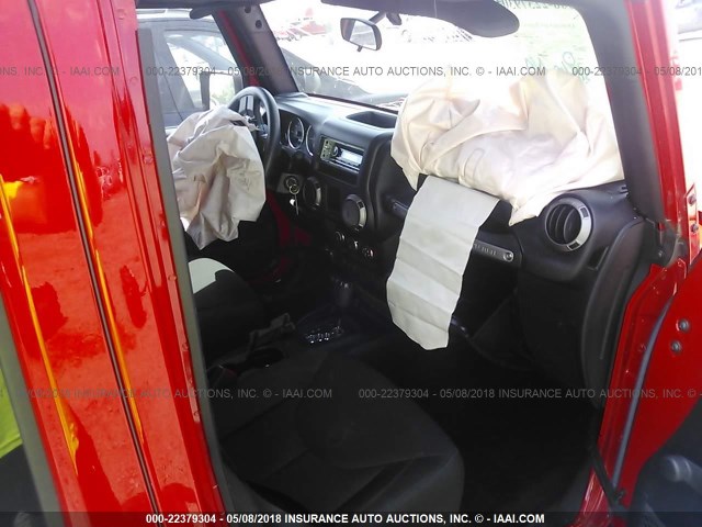 1C4BJWDG4FL726662 - 2015 JEEP WRANGLER UNLIMITE SPORT RED photo 5