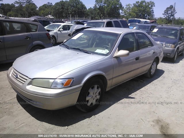 4T1BG22K0WU848987 - 1998 TOYOTA CAMRY CE/LE/XLE SILVER photo 2