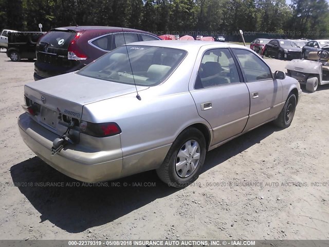 4T1BG22K0WU848987 - 1998 TOYOTA CAMRY CE/LE/XLE ვერცხლისფერი ფოტო 4