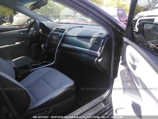 4T1BF1FK8FU076746 - 2015 TOYOTA CAMRY LE/XLE/SE/XSE BLACK photo 5