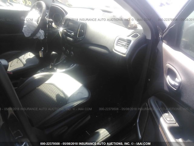 3C4NJDBB1HT640273 - 2017 JEEP COMPASS LATITUDE 黑色 照片 5