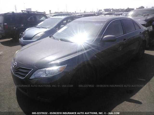4T1BF3EK1BU187680 - 2011 TOYOTA CAMRY SE/LE/XLE GRAY photo 2