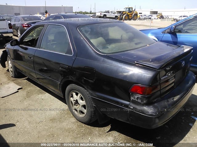 JT2BG22K6X0271842 - 1999 TOYOTA CAMRY LE/XLE BLACK photo 3