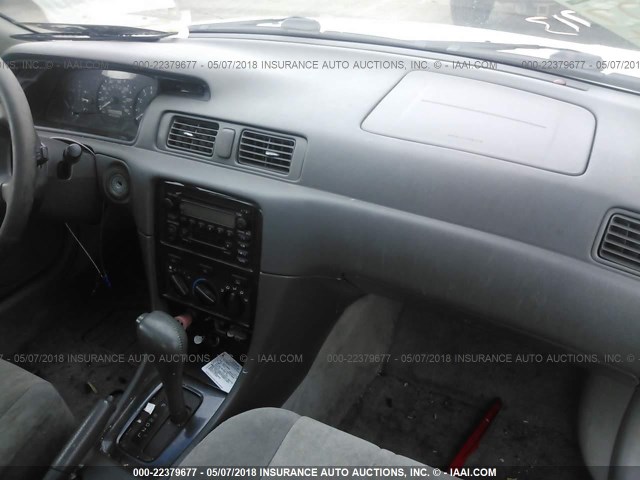 JT2BG22K310554867 - 2001 TOYOTA CAMRY CE/LE/XLE 白色 照片 5