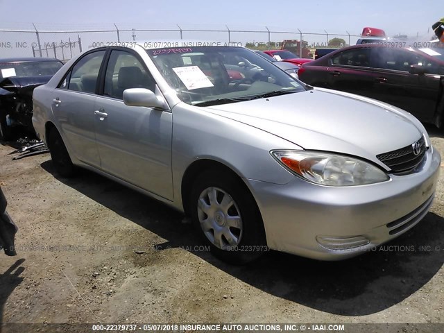 4T1BE32K52U061393 - 2002 TOYOTA CAMRY LE/XLE/SE WHITE photo 1