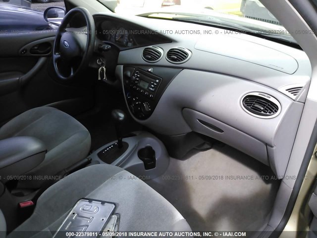 1FAFP36332W181609 - 2002 FORD FOCUS SE/SE COMFORT/ZTW/SE SPRT GOLD photo 5