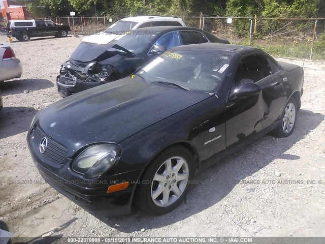 WDBKK47F6WF076640 - 1998 MERCEDES-BENZ SLK 230 KOMPRESSOR BLACK photo 2