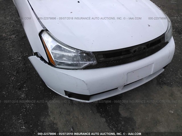 1FAHP35N28W118358 - 2008 FORD FOCUS SE/SEL/SES WHITE photo 6