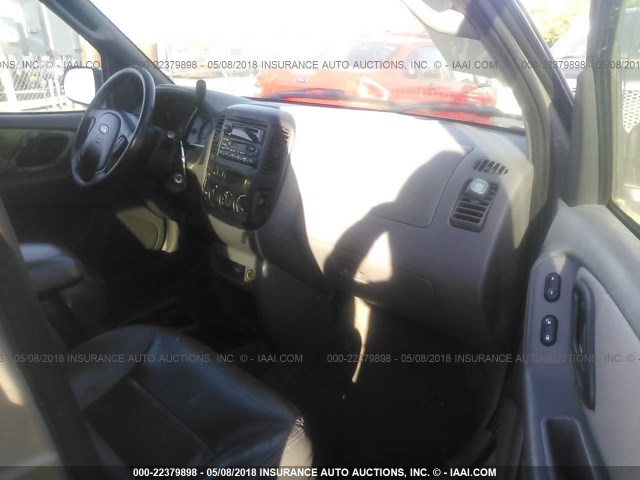 1FMYU04111KC55994 - 2001 FORD ESCAPE XLT GOLD photo 5