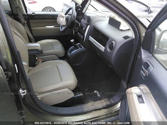 1C4NJCEB9GD543266 - 2016 JEEP COMPASS LATITUDE 灰色 照片 5