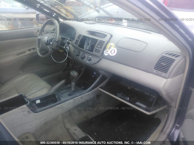 4T1BE32K52U625205 - 2002 TOYOTA CAMRY LE/XLE/SE შავი ფოტო 5